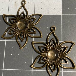 Finding: Bronze Pendant & Glass Blank (2)